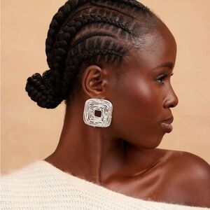 Archived Khoi Joli Elegant Silver Square Earrings